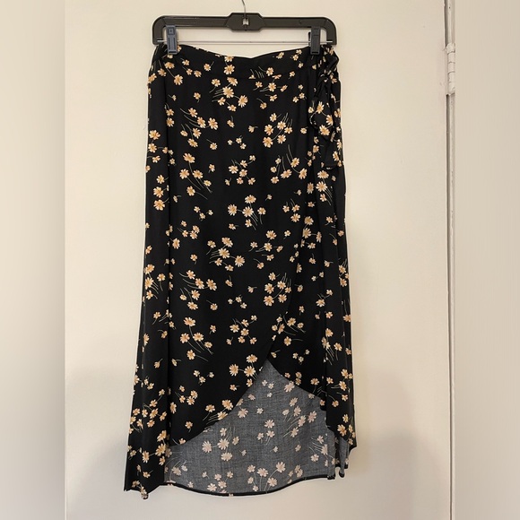 American Eagle Outfitters Dresses & Skirts - American Eagle Black Floral Wrap Midi Skirt